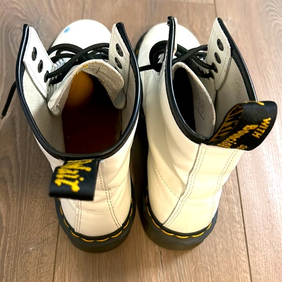 Dr. Martens - Picture 4 of 5